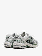 New Balance 860v2 — Chaussures pour homme blanc métallisé
