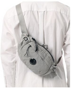 Sac à bandoulière à lentille C.P. Company - Denim foncé / Sac à dos croisé gris
