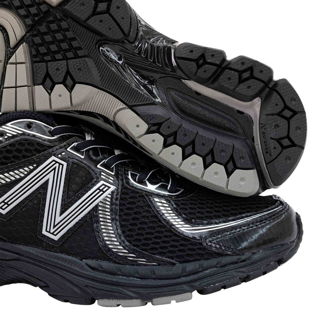 New Balance 860v2 - Black / Silver