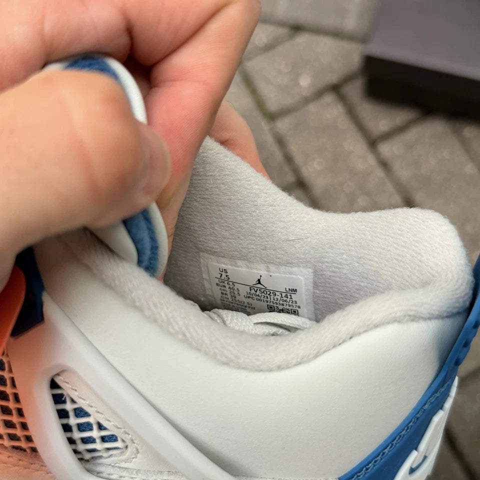 Air Jordan 4 Retro - Industrial Blue / Military Blue